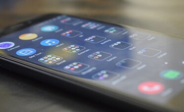 How to know if someone is spying on you through your phone's camera?