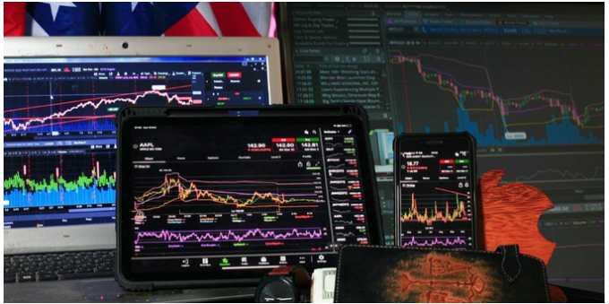 Global Tech Stocks Slide as AI Disruption Fears Trigger Sharp Rotation