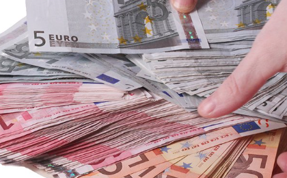 What is cash flow, how is it calculated and how is it managed?