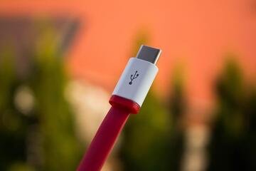 Universal charger in Europe: times, features and availability