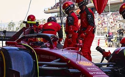 How much does a Formula 1 mechanic earn?