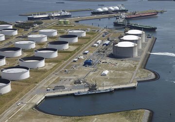 Saudi Arabia sells off Saudi Aramco shares to finance NEOM project