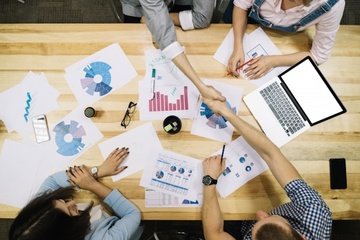 What is crowdfunding? How it works, types and advantages