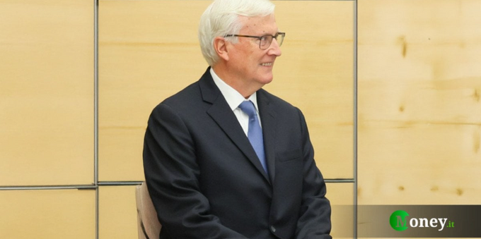 Who is Mark Walter, the new owner of the Lakers, and how much money does he have?