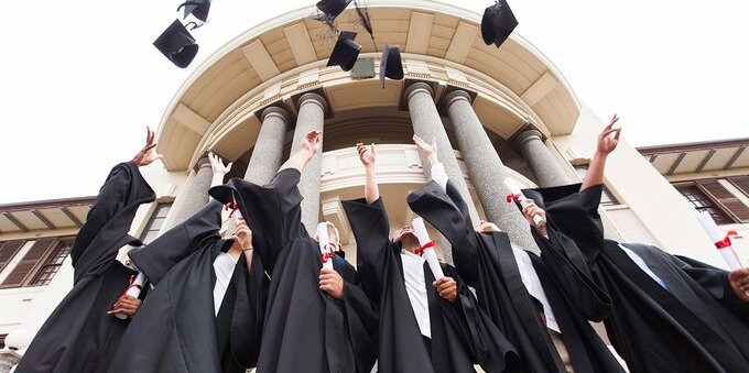 How to study in Oxford and how much it costs