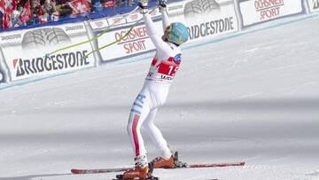 How much does a professional skier earn?