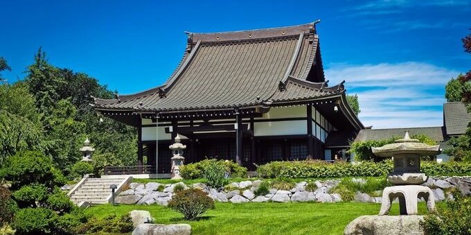 Warren Buffett's bet on Japan's trading houses isn't one to follow