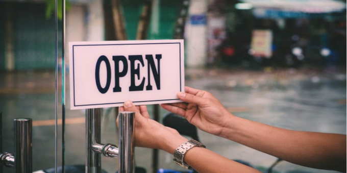 What is retail and how does it work in commerce?