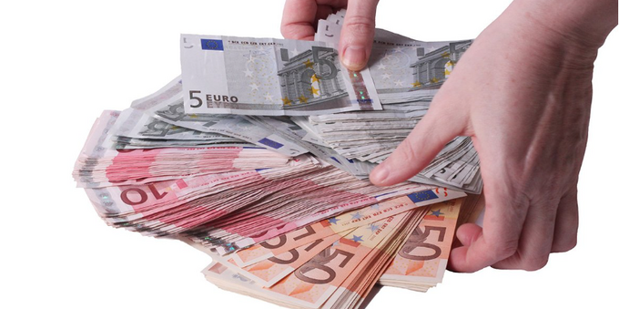 What is cash flow, how is it calculated and how is it managed?