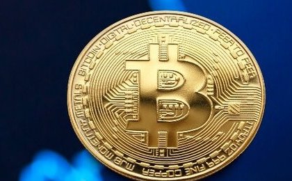 What's (Really) Behind Gold's Fall and Bitcoin's Rally