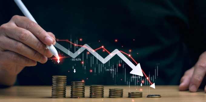 What is the credit crunch and what are its causes and consequences?