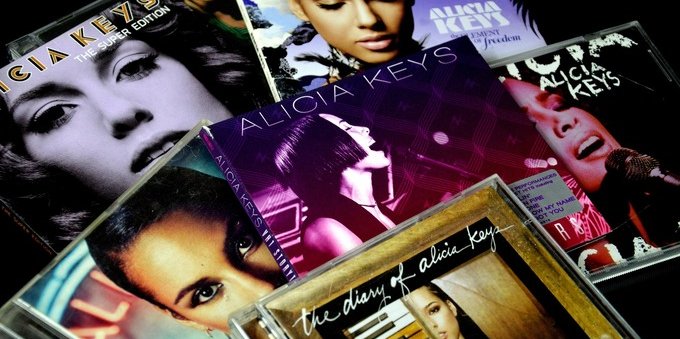 How much does Alicia Keys earn? The American singer-songwriter's net worth