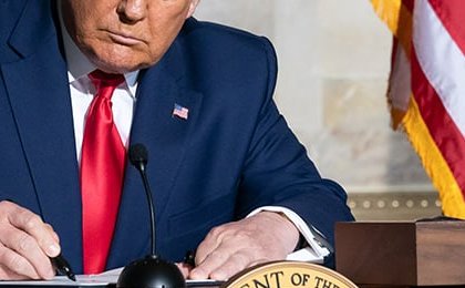 Switzerland pushes back over the Trump gold bar: «The Rolex and the gold were a gift to the American people»