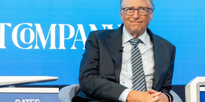 Bill Gates reveals Warren Buffett's greatest tip for having the one thing you can't buy