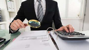 What are fund of funds (FoFs) and how do they work?