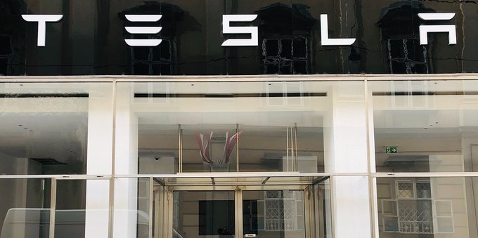 For Warren Buffett's right-hand man, this company will win the <span class="caps">EV</span> race