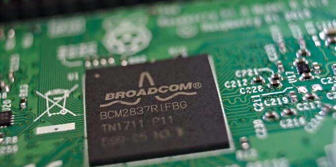 Broadcom reports good earnings but fails to impress investors