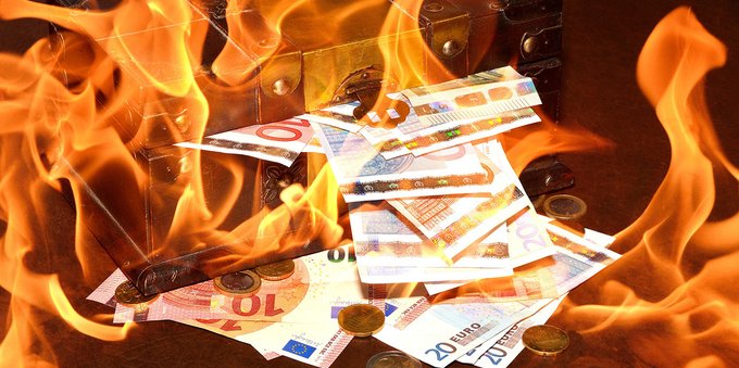 What is Deflation? Causes, effects and solutions