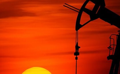 S&P 500 Futures Slip, Oil Jumps Near $79 as US and Iran Trade New Strikes Over the Strait of Hormuz