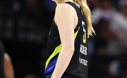 Paige Bueckers Salary in 2026: $500,000 From the Wings — and $9 Million More Off the Court