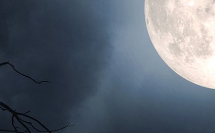 How to photograph the moon with your smartphone? Useful apps and tricks