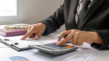 Who is a financial advisor and what does he do?