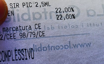 US consumer confidence drops despite low inflation, rate cuts