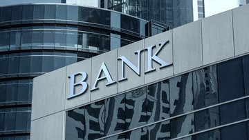 Another US downgrade: Moody's cuts rating of 10 American banks