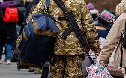 Ukraine keeps gaining ground around Kherson as Russia evacuates