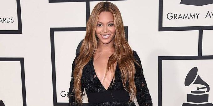 How much does Beyoncé earn, the pop star who became the fifth billionaire musician in the world?