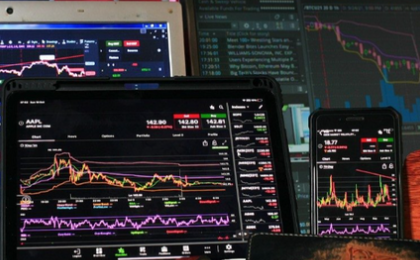 Global Tech Stocks Slide as AI Disruption Fears Trigger Sharp Rotation