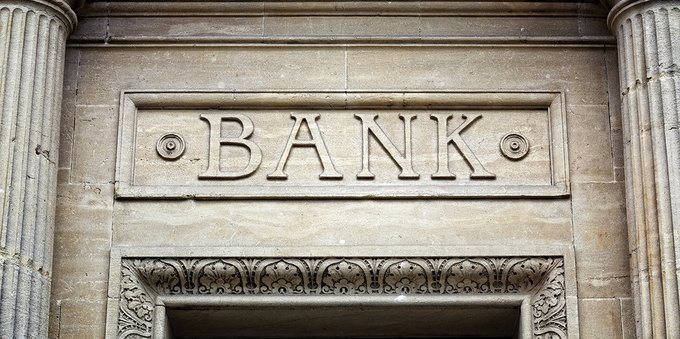 Banks: 6 stocks to buy now