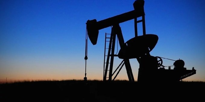 Insight: oil rises as investors seek new funds