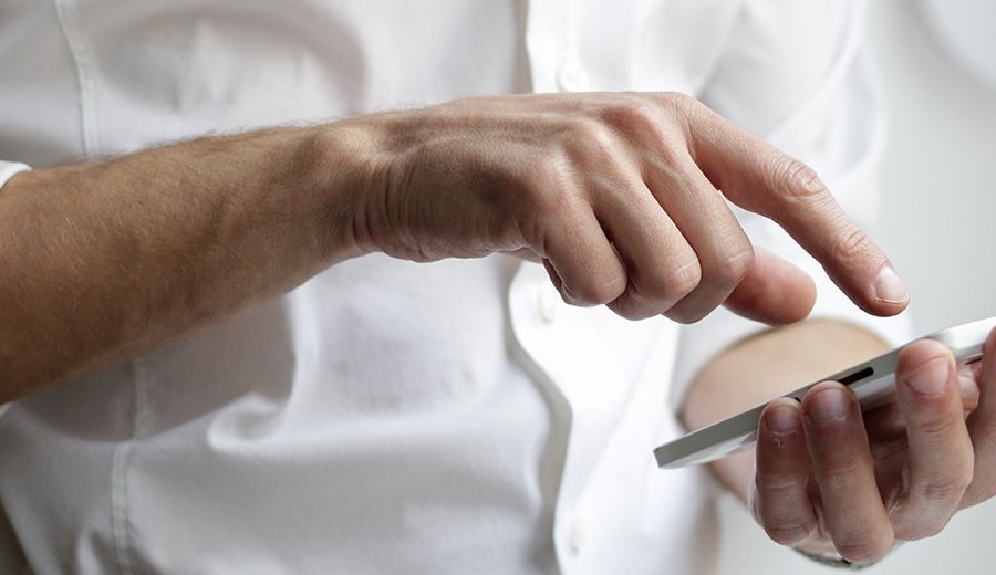 If you use your smartphone too much, you have more wrinkles and pimples, according to science