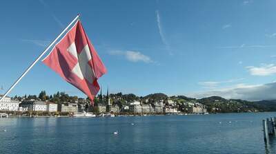 Italy's lowest declared income, EUR 7,959, is on the Swiss border