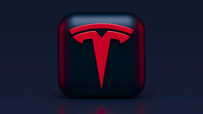 Tesla Q3 earnings: stock slides over 3% as auto revenue falls and Musk deflects on a SpaceX merger