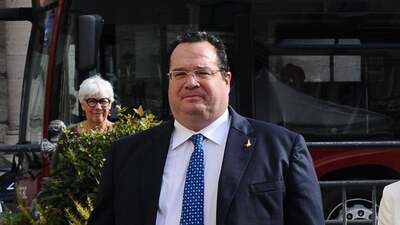 Italy wants everyone to retire at 64 and pay less tax on pensions: the government's budget plan