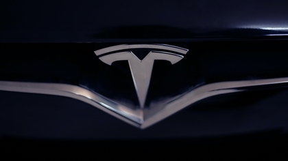 Tesla stocks in free fall: Musk's company in crisis