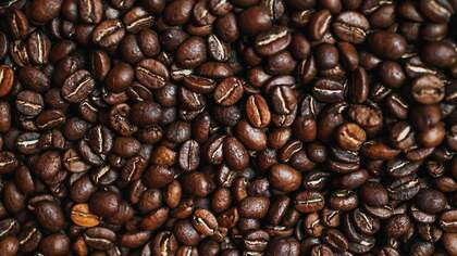 Coffee plunges 20% while corn surges: Brazilian rains and USDA and EU cuts redraw the agricultural commodities map
