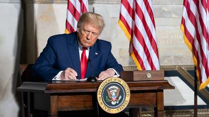 Switzerland pushes back over the Trump gold bar: «The Rolex and the gold were a gift to the American people»
