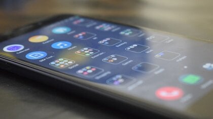 How to know if someone is spying on you through your phone's camera?