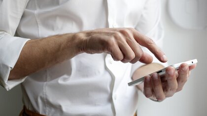 If you use your smartphone too much, you have more wrinkles and pimples, according to science