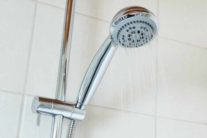 How much do showers consume: water, gas and electricity bills