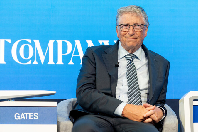 Bill Gates reveals Warren Buffett's greatest tip for having the one thing you can't buy