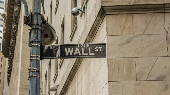 Wall Street hits record highs, but Apple, Costco, Moderna and Netflix draw negative ratings