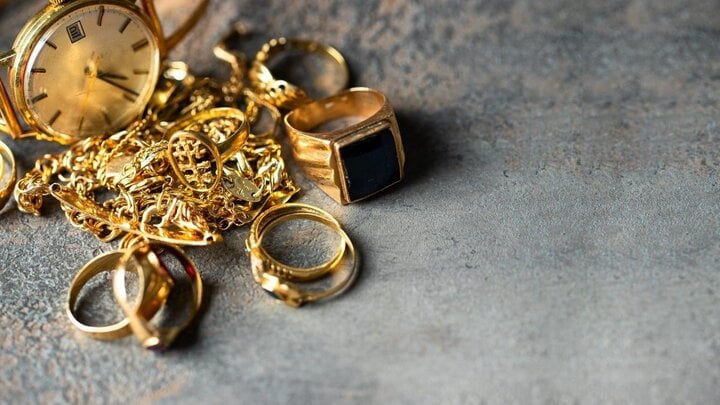 Gold and silver: should you sell now or wait for the rebound?