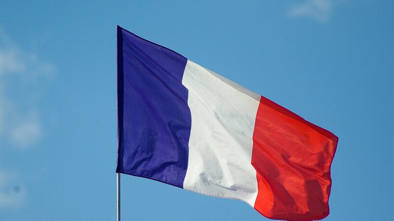 Is it worth buying French bonds after the elections?