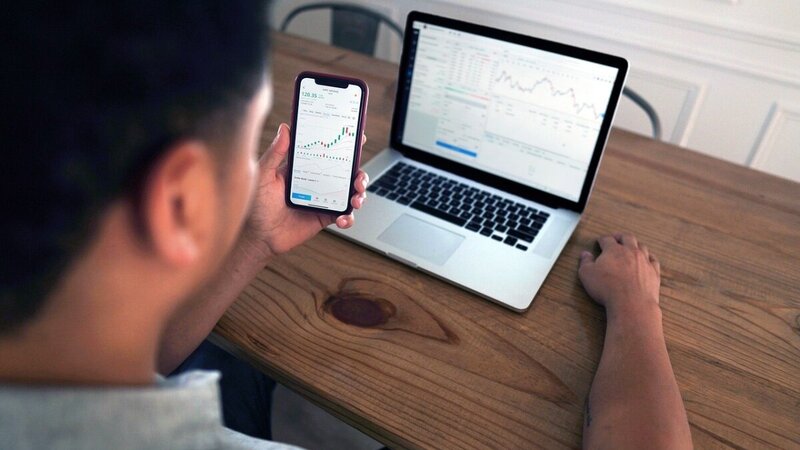 If you invest €100 per month in this ETF you could earn €45,000