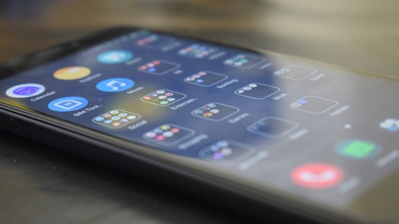 How to know if someone is spying on you through your phone's camera?