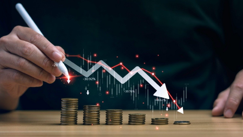 What is the credit crunch and what are its causes and consequences?